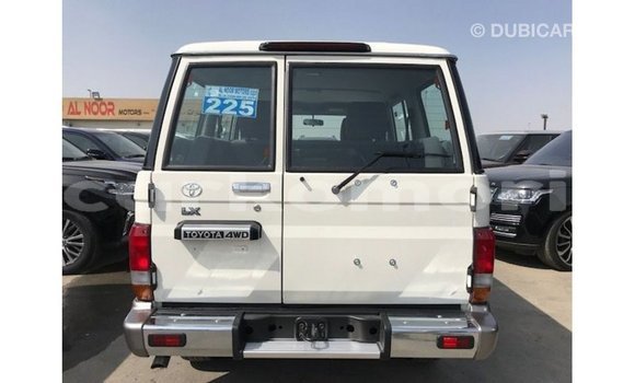 Buy Import Toyota Land Cruiser White Car in Import - Dubai in Great Comore Buy Import Toyota Land Cruiser White Car in Import - Dubai in Great Comore