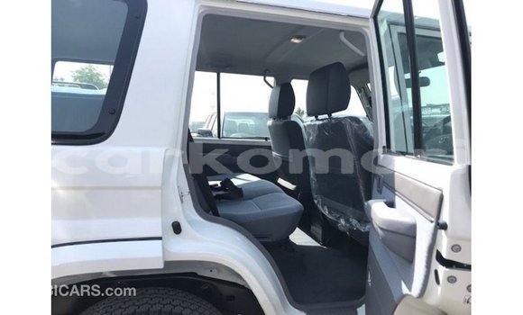 Buy Import Toyota Land Cruiser White Car in Import - Dubai in Great Comore Buy Import Toyota Land Cruiser White Car in Import - Dubai in Great Comore