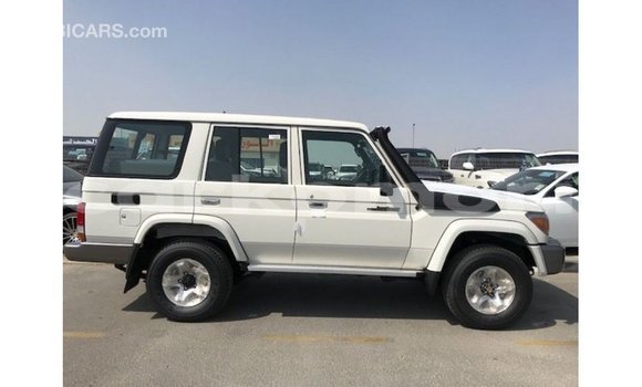 Buy Import Toyota Land Cruiser White Car in Import - Dubai in Great Comore Buy Import Toyota Land Cruiser White Car in Import - Dubai in Great Comore