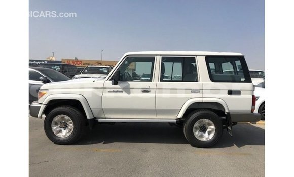 Buy Import Toyota Land Cruiser White Car in Import - Dubai in Great Comore Buy Import Toyota Land Cruiser White Car in Import - Dubai in Great Comore