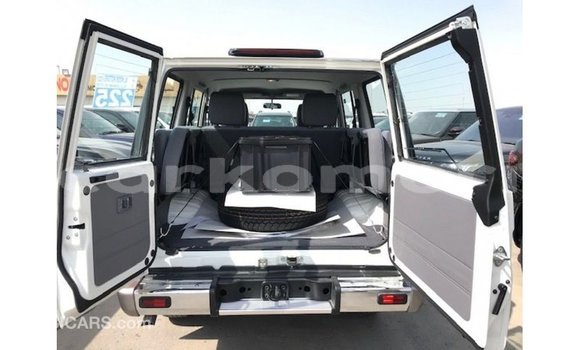 Buy Import Toyota Land Cruiser White Car in Import - Dubai in Great Comore Buy Import Toyota Land Cruiser White Car in Import - Dubai in Great Comore