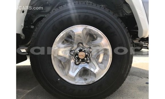 Buy Import Toyota Land Cruiser White Car in Import - Dubai in Great Comore Buy Import Toyota Land Cruiser White Car in Import - Dubai in Great Comore