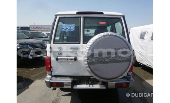 Buy Import Toyota Land Cruiser White Car in Import - Dubai in Great Comore Buy Import Toyota Land Cruiser White Car in Import - Dubai in Great Comore