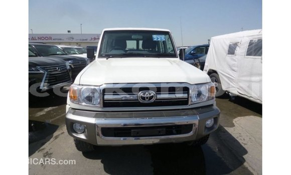 Buy Import Toyota Land Cruiser White Car in Import - Dubai in Great Comore Buy Import Toyota Land Cruiser White Car in Import - Dubai in Great Comore