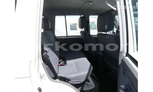 Buy Import Toyota Land Cruiser White Car in Import - Dubai in Great Comore Buy Import Toyota Land Cruiser White Car in Import - Dubai in Great Comore