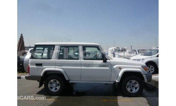 Buy Import Toyota Land Cruiser White Car in Import - Dubai in Great Comore Buy Import Toyota Land Cruiser White Car in Import - Dubai in Great Comore