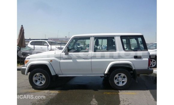 Buy Import Toyota Land Cruiser White Car in Import - Dubai in Great Comore Buy Import Toyota Land Cruiser White Car in Import - Dubai in Great Comore