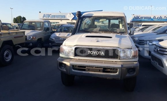 Acheter Import Voiture Toyota Land Cruiser Blanc à Import - Dubai, Grande Comore Acheter Import Voiture Toyota Land Cruiser Blanc à Import - Dubai, Grande Comore