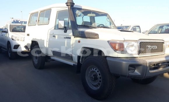 Acheter Import Voiture Toyota Land Cruiser Blanc à Import - Dubai, Grande Comore Acheter Import Voiture Toyota Land Cruiser Blanc à Import - Dubai, Grande Comore