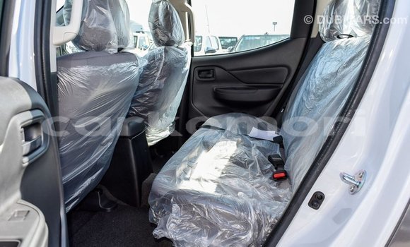 Acheter Import Voiture Mitsubishi L200 Blanc à Import - Dubai, Grande Comore Acheter Import Voiture Mitsubishi L200 Blanc à Import - Dubai, Grande Comore