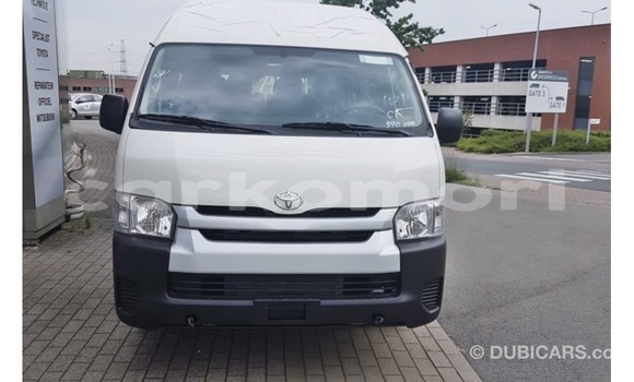 Acheter Import Voiture Toyota Hiace Blanc à Import - Dubai, Grande Comore Acheter Import Voiture Toyota Hiace Blanc à Import - Dubai, Grande Comore