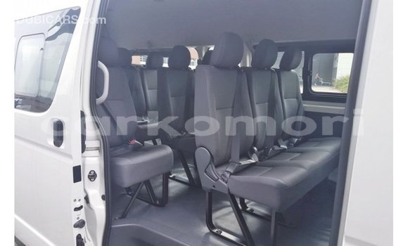 Acheter Import Voiture Toyota Hiace Blanc à Import - Dubai, Grande Comore Acheter Import Voiture Toyota Hiace Blanc à Import - Dubai, Grande Comore
