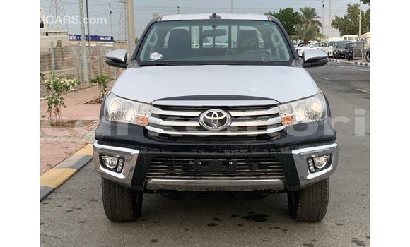 Acheter Import Voiture Toyota Hilux Noir à Import - Dubai, Grande Comore Acheter Import Voiture Toyota Hilux Noir à Import - Dubai, Grande Comore
