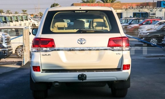 Acheter Import Voiture Toyota Land Cruiser Blanc à Import - Dubai, Grande Comore Acheter Import Voiture Toyota Land Cruiser Blanc à Import - Dubai, Grande Comore