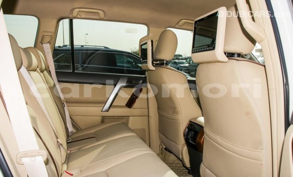 Acheter Import Voiture Toyota Prado Blanc à Import - Dubai, Grande Comore Acheter Import Voiture Toyota Prado Blanc à Import - Dubai, Grande Comore