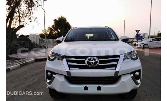 Acheter Import Voiture Toyota Fortuner Blanc à Import - Dubai, Grande Comore Acheter Import Voiture Toyota Fortuner Blanc à Import - Dubai, Grande Comore