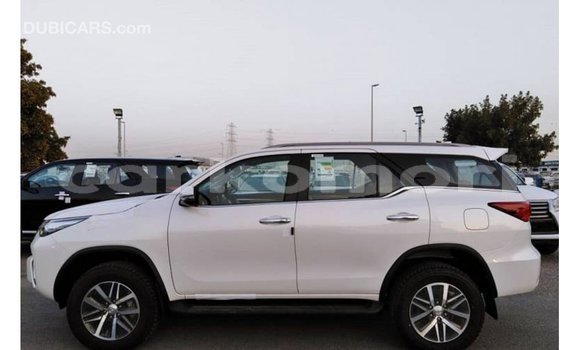 Acheter Import Voiture Toyota Fortuner Blanc à Import - Dubai, Grande Comore Acheter Import Voiture Toyota Fortuner Blanc à Import - Dubai, Grande Comore