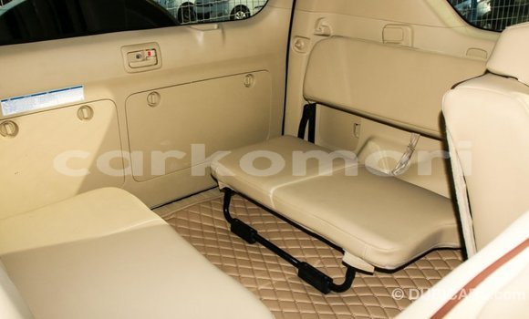 Acheter Import Voiture Toyota Prado Blanc à Import - Dubai, Grande Comore Acheter Import Voiture Toyota Prado Blanc à Import - Dubai, Grande Comore
