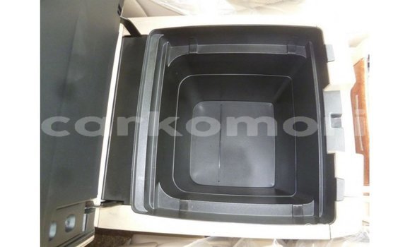 Acheter Import Voiture Toyota Land Cruiser Blanc à Import - Dubai, Grande Comore Acheter Import Voiture Toyota Land Cruiser Blanc à Import - Dubai, Grande Comore
