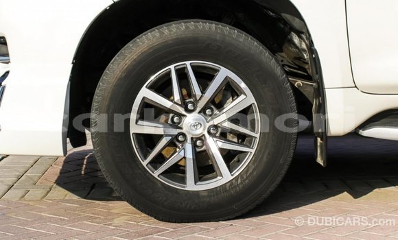 Acheter Import Voiture Toyota Prado Blanc à Import - Dubai, Grande Comore Acheter Import Voiture Toyota Prado Blanc à Import - Dubai, Grande Comore