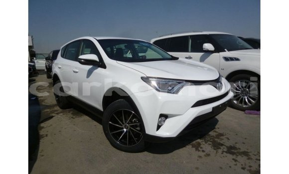 Buy Import Toyota 4Runner White Car in Import - Dubai in Great Comore Buy Import Toyota 4Runner White Car in Import - Dubai in Great Comore