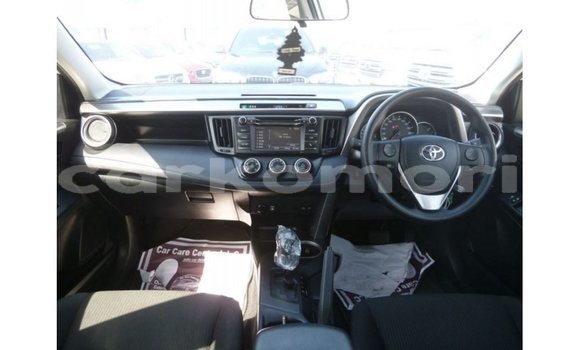 Buy Import Toyota 4Runner White Car in Import - Dubai in Great Comore Buy Import Toyota 4Runner White Car in Import - Dubai in Great Comore