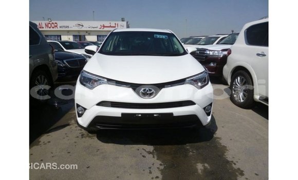Buy Import Toyota 4Runner White Car in Import - Dubai in Great Comore Buy Import Toyota 4Runner White Car in Import - Dubai in Great Comore