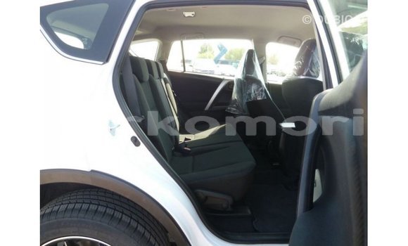 Buy Import Toyota 4Runner White Car in Import - Dubai in Great Comore Buy Import Toyota 4Runner White Car in Import - Dubai in Great Comore