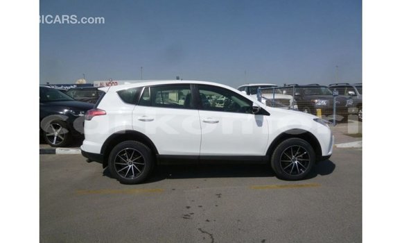 Buy Import Toyota 4Runner White Car in Import - Dubai in Great Comore Buy Import Toyota 4Runner White Car in Import - Dubai in Great Comore