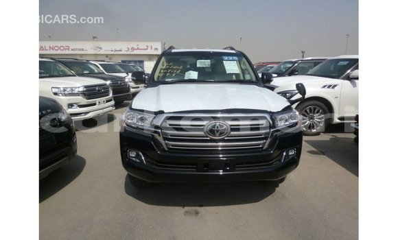 Buy Import Toyota Land Cruiser Black Car in Import - Dubai in Great Comore Buy Import Toyota Land Cruiser Black Car in Import - Dubai in Great Comore