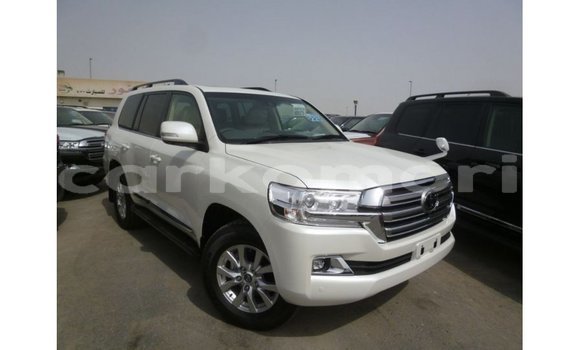 Buy Import Toyota Land Cruiser White Car in Import - Dubai in Great Comore Buy Import Toyota Land Cruiser White Car in Import - Dubai in Great Comore