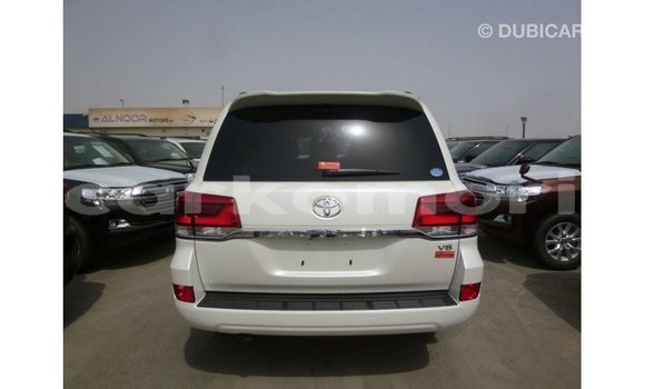Buy Import Toyota Land Cruiser White Car in Import - Dubai in Great Comore Buy Import Toyota Land Cruiser White Car in Import - Dubai in Great Comore