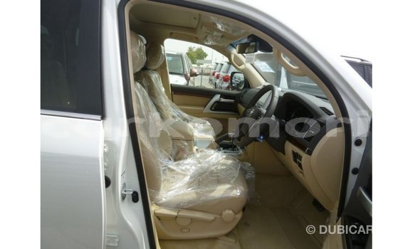 Buy Import Toyota Land Cruiser White Car in Import - Dubai in Great Comore Buy Import Toyota Land Cruiser White Car in Import - Dubai in Great Comore