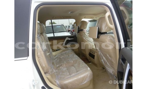 Buy Import Toyota Land Cruiser White Car in Import - Dubai in Great Comore Buy Import Toyota Land Cruiser White Car in Import - Dubai in Great Comore