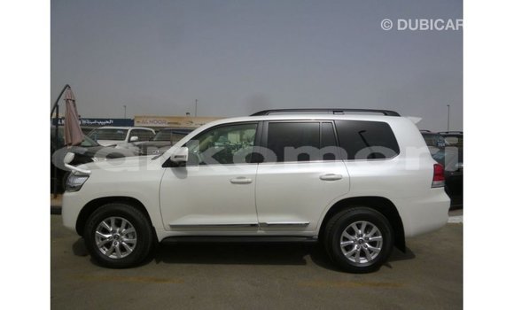 Buy Import Toyota Land Cruiser White Car in Import - Dubai in Great Comore Buy Import Toyota Land Cruiser White Car in Import - Dubai in Great Comore