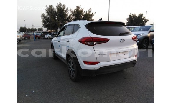 Acheter Import Voiture Hyundai Tucson Blanc à Import - Dubai, Grande Comore Acheter Import Voiture Hyundai Tucson Blanc à Import - Dubai, Grande Comore