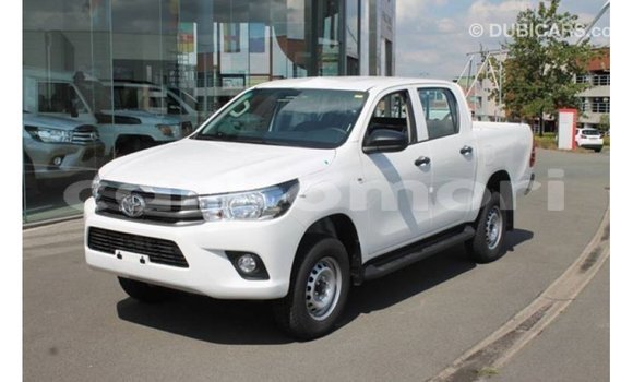 Acheter Import Voiture Toyota Hilux Blanc à Import - Dubai, Grande Comore Acheter Import Voiture Toyota Hilux Blanc à Import - Dubai, Grande Comore