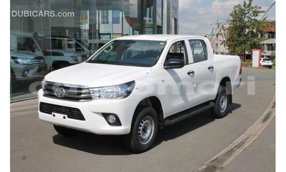 Acheter Import Voiture Toyota Hilux Blanc à Import - Dubai, Grande Comore Acheter Import Voiture Toyota Hilux Blanc à Import - Dubai, Grande Comore