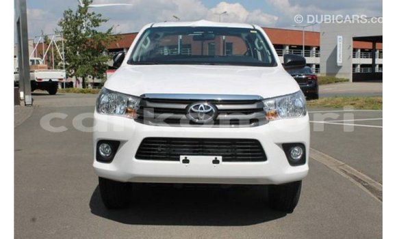 Acheter Import Voiture Toyota Hilux Blanc à Import - Dubai, Grande Comore Acheter Import Voiture Toyota Hilux Blanc à Import - Dubai, Grande Comore