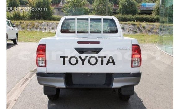 Acheter Import Voiture Toyota Hilux Blanc à Import - Dubai, Grande Comore Acheter Import Voiture Toyota Hilux Blanc à Import - Dubai, Grande Comore