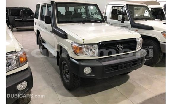 Acheter Import Voiture Toyota Land Cruiser Blanc à Import - Dubai, Grande Comore Acheter Import Voiture Toyota Land Cruiser Blanc à Import - Dubai, Grande Comore