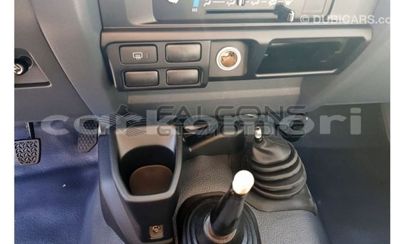 Acheter Import Voiture Toyota Land Cruiser Blanc à Import - Dubai, Grande Comore Acheter Import Voiture Toyota Land Cruiser Blanc à Import - Dubai, Grande Comore