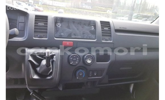 Acheter Import Voiture Toyota Hiace Blanc à Import - Dubai, Grande Comore Acheter Import Voiture Toyota Hiace Blanc à Import - Dubai, Grande Comore