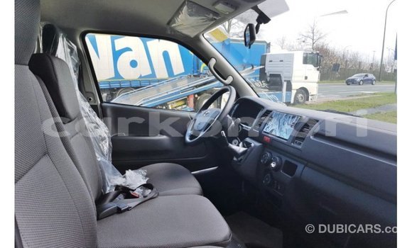 Acheter Import Voiture Toyota Hiace Blanc à Import - Dubai, Grande Comore Acheter Import Voiture Toyota Hiace Blanc à Import - Dubai, Grande Comore
