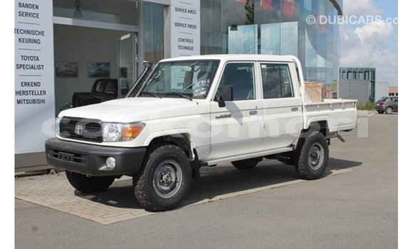 Buy Import Toyota Land Cruiser White Car in Import - Dubai in Great Comore Buy Import Toyota Land Cruiser White Car in Import - Dubai in Great Comore