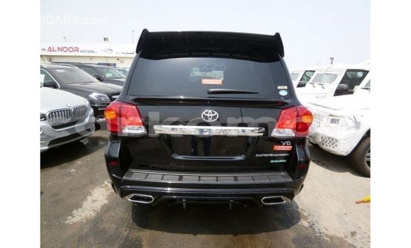 Acheter Import Voiture Toyota Land Cruiser Noir à Import - Dubai, Grande Comore Acheter Import Voiture Toyota Land Cruiser Noir à Import - Dubai, Grande Comore