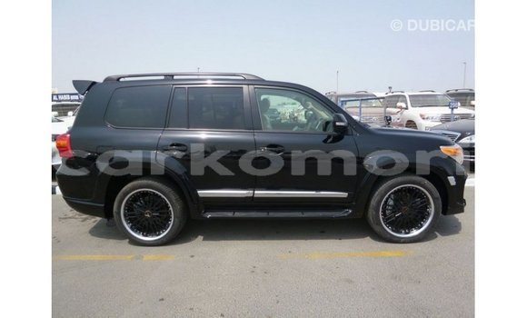 Acheter Import Voiture Toyota Land Cruiser Noir à Import - Dubai, Grande Comore Acheter Import Voiture Toyota Land Cruiser Noir à Import - Dubai, Grande Comore