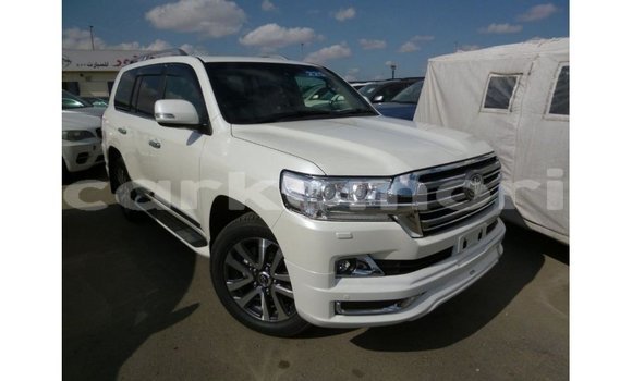 Buy Import Toyota Land Cruiser White Car in Import - Dubai in Great Comore Buy Import Toyota Land Cruiser White Car in Import - Dubai in Great Comore