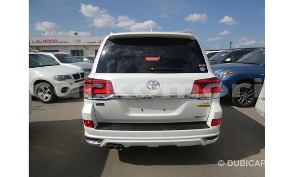 Buy Import Toyota Land Cruiser White Car in Import - Dubai in Great Comore Buy Import Toyota Land Cruiser White Car in Import - Dubai in Great Comore