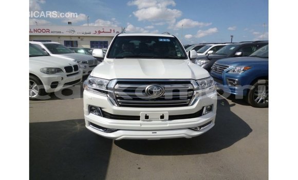 Buy Import Toyota Land Cruiser White Car in Import - Dubai in Great Comore Buy Import Toyota Land Cruiser White Car in Import - Dubai in Great Comore